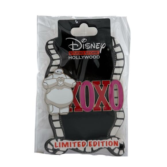 Disney Studio Store Hollywood Baymax LE‎ 400 Pin XOXO Big Hero 6 Valentine NWT - Picture 1 of 2